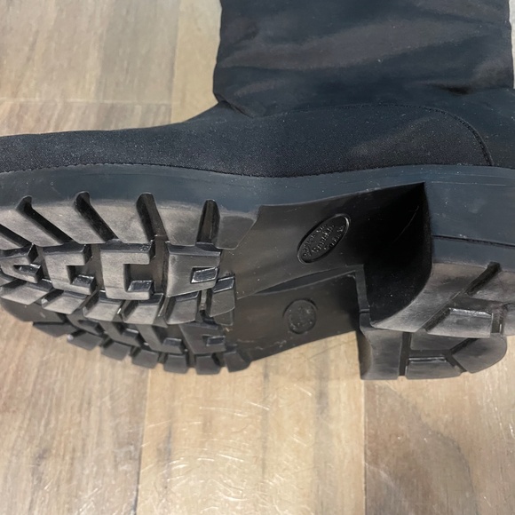 Excellent Condition Knee-High Women's Winter Boots - Picture 7 of 8